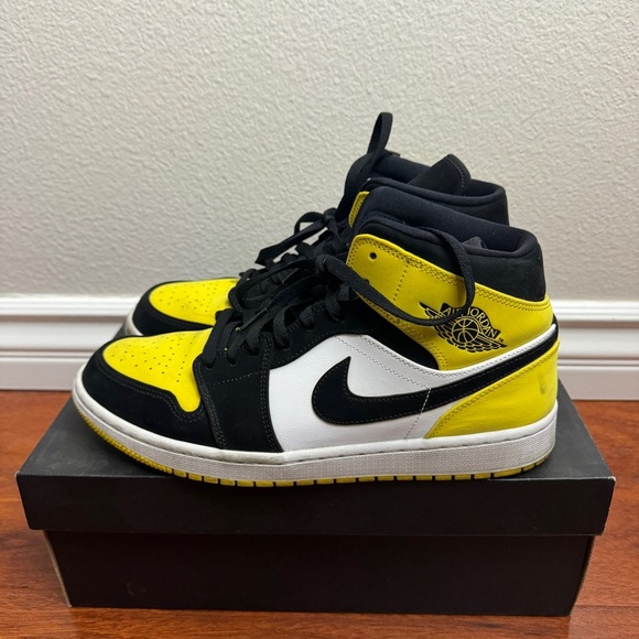 Jordan 1 Mid Yellow Toe Black Size 10.5 - Picture 1 of 8